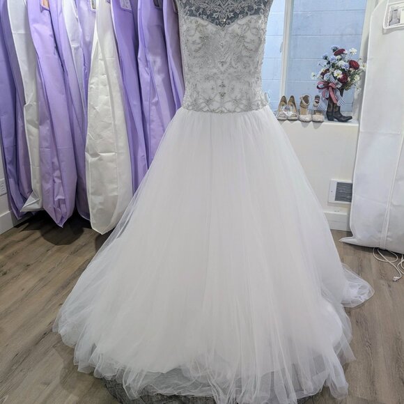 Oleg Cassini CV745 Size 14 Wedding Dress - Picture 2 of 7